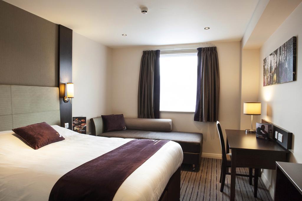 Premier Inn Dover Central - Eastern Ferry Terminal Номер фото