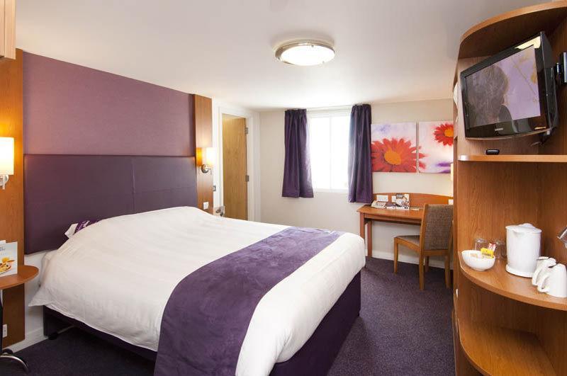 Premier Inn Dover Central - Eastern Ferry Terminal Екстер'єр фото